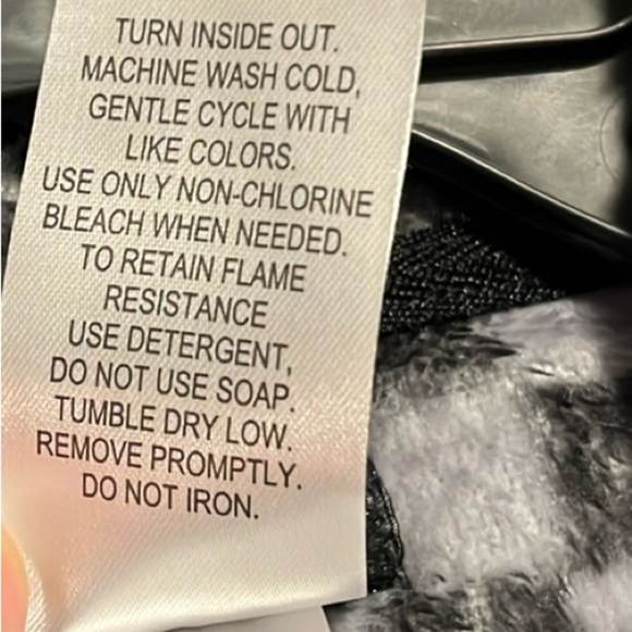 🆕 Cuddl Duds Boys Hooded Robe Black Gray Checkered S(4-6) Belted Cozy Winter - Picture 6 of 7